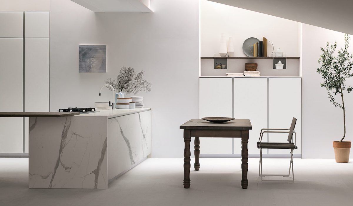Cucina moderna bianca Bologna: design e luminosità Stosa