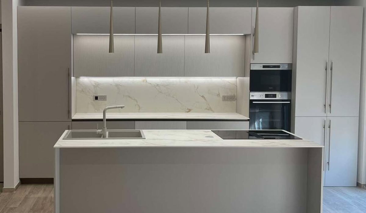Top cucina bianco Bologna: materiali a confronto | Stosa
